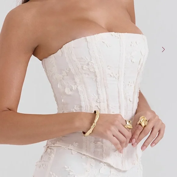 ❌SOLD❌ House of CB Dakota Vintage Ivory Embroidered Strapless Corset - Picture 2 of 13